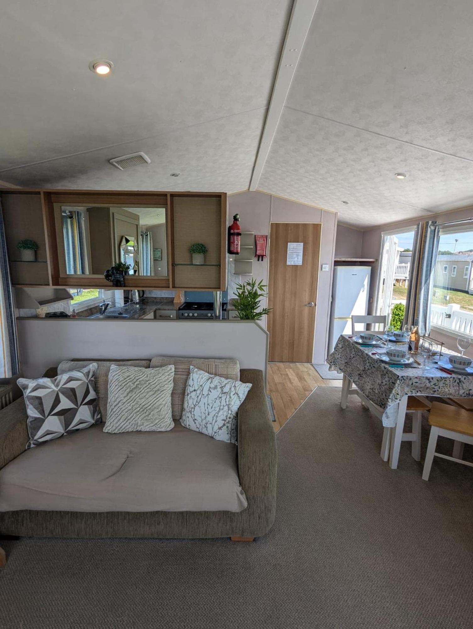 Lovely Family Dog Friendly Caravan On Littlesea Weymouth Haven Wyke Regis