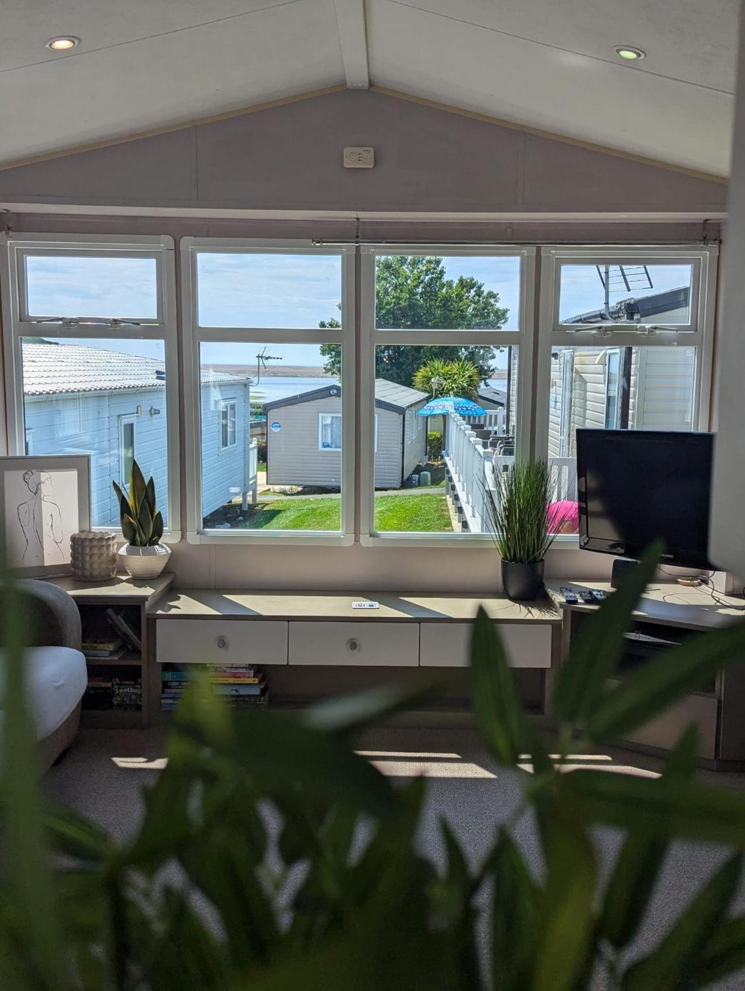 Lovely Family Dog Friendly Caravan On Littlesea Weymouth Haven